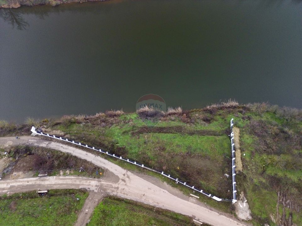 Teren intravilan de vanzare cu deschidere la lac, Branesti