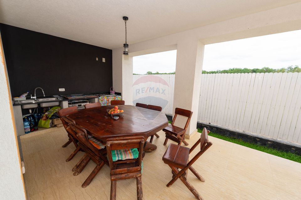 House - Villa 4 rooms in Pantelimon Magic Lake, Cernica forest