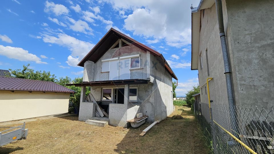 Casă / Vilă, teren 1700mp,  în Lisaura-Ipotești, Suceava