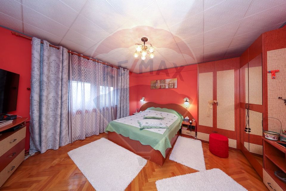 Apartament cu 3 camere, in casa,  în zona Centrul Istoric!