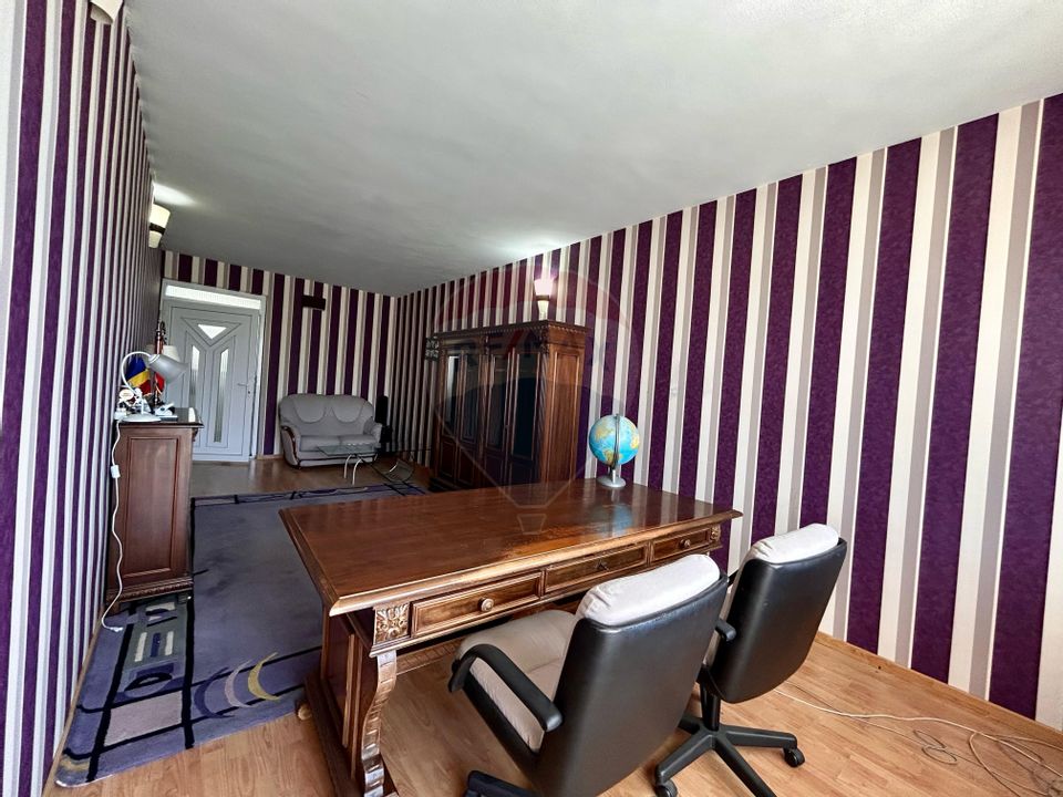 Casă / Vilă cu 16 camere de vânzare în zona Central