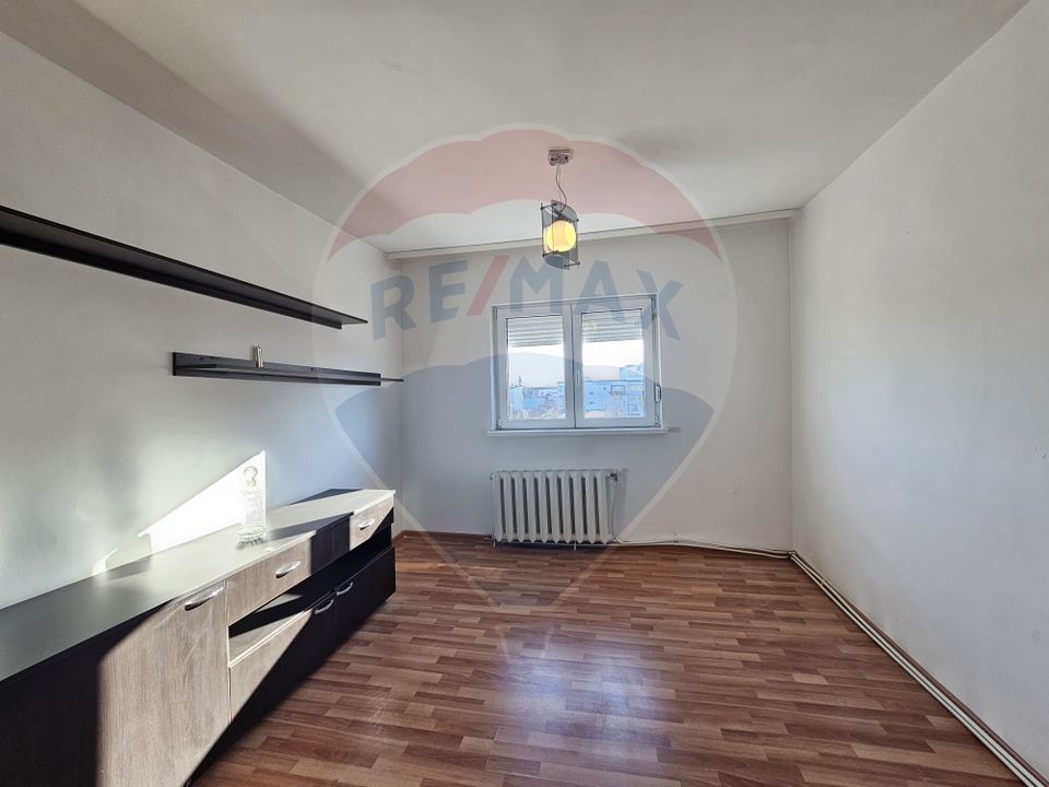 Apartament cu 3 camere de vânzare