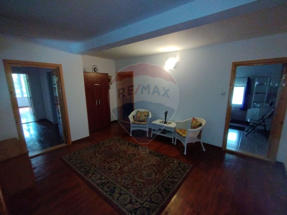 Casă / Vilă cu 8 camere de vânzare la munte