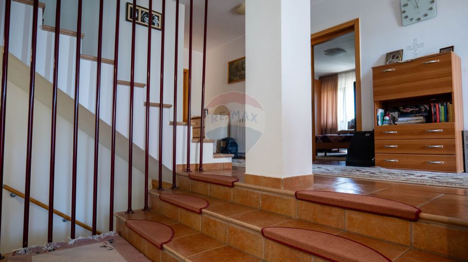 Vânzare vila cu D+P+Et +M, intravilan 1670 mp, Saftica
