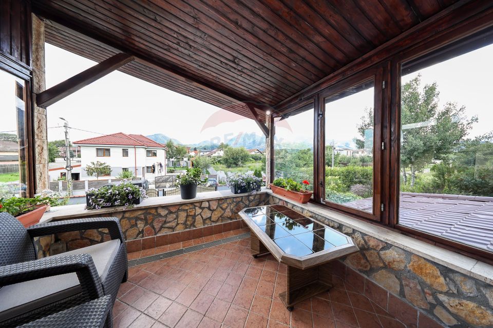 Conac, proprietate unica, in mijlocul naturii, Sacele!