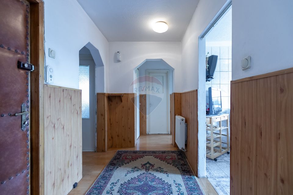 Apartament 3 camere decomandate – Strada Bicaz, zona Narcisa