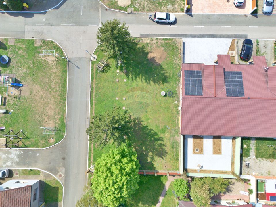 Teren intravilan 581 mp în cartierul Verde, Arad