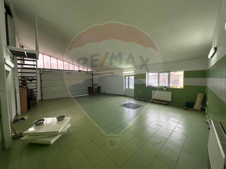 Casă spațioasă 6 camere, 2 băi, garaj spatios și terasă