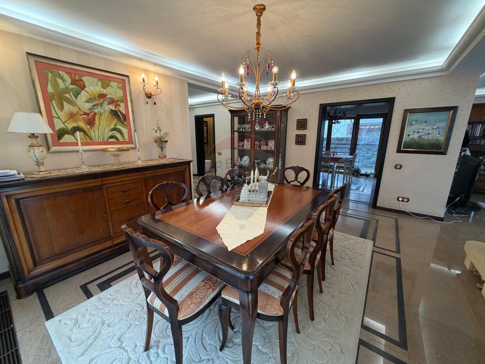 9 room House / Villa for sale