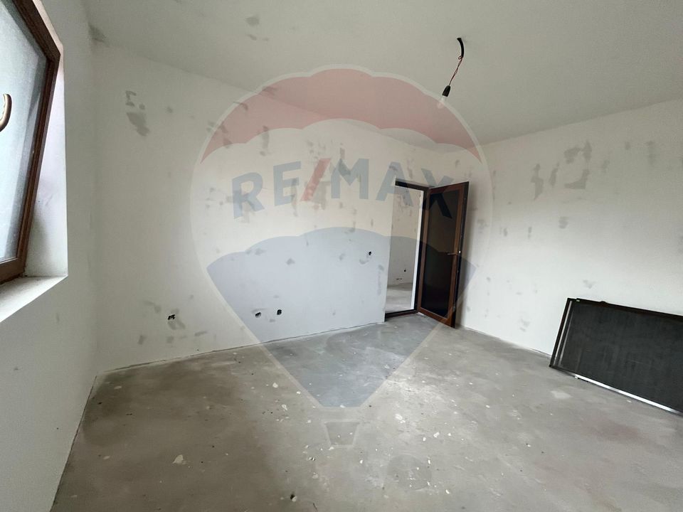 Investitie/Vanzare-  Vilă cu 5 camere la 45 minute de Bucuresti