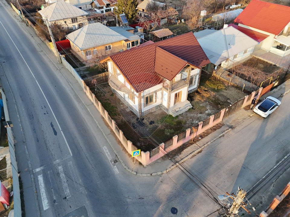 6 room House / Villa for sale, Izvoare area