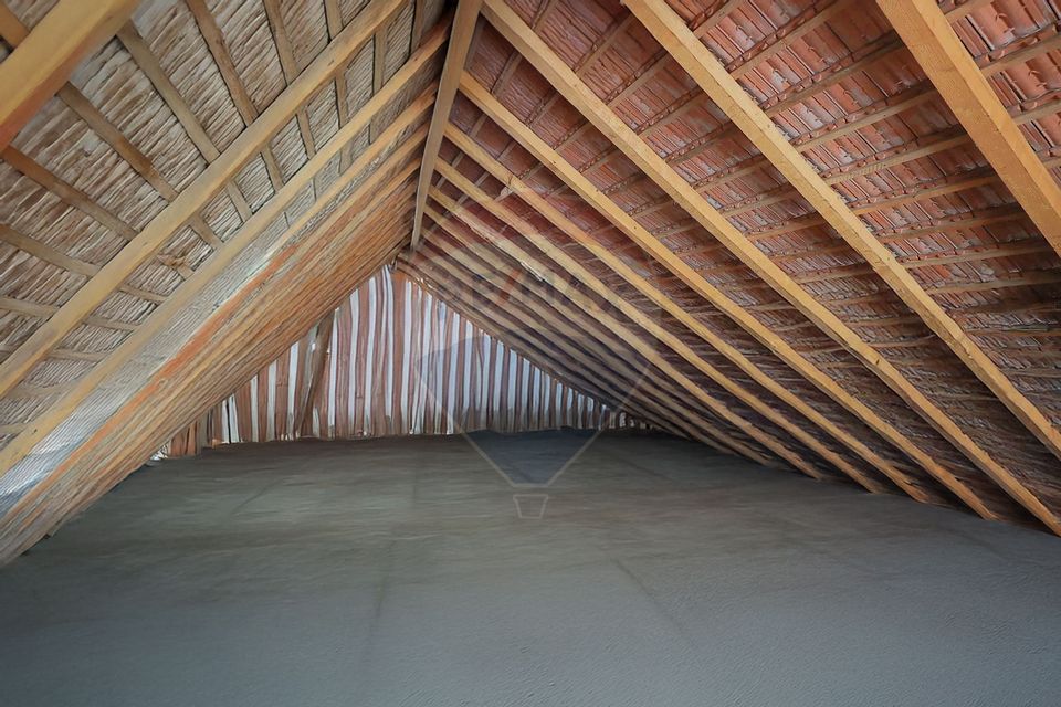 Casă de vânzare cu teren 517 mp, strada Izvorului, Oradea