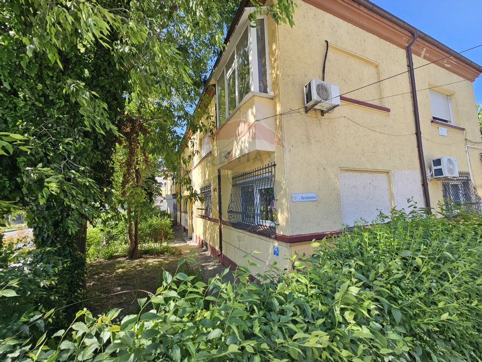 Apartament cu 3 camere de vânzare în zona Delfinariu/Constanta