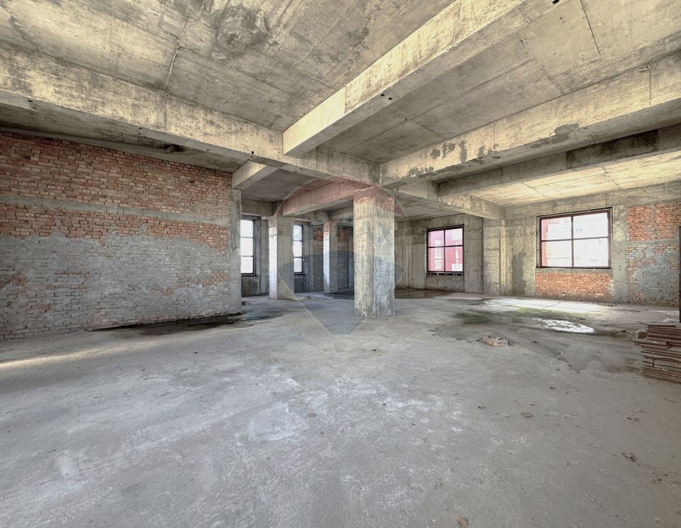 Building 2S+GF+3 Floors commercial space investment Stefan cel Mare