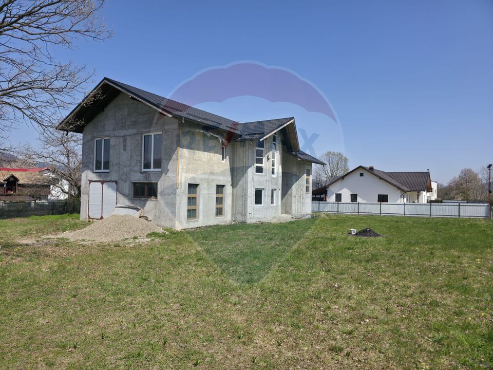 Teren intravilan + casă la roșu de vânzare – Vădurele, jud. Neamț