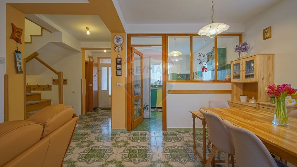 Vilă cu 6 camere de vânzare în zona Primaverii, Râșnov - Comision 0