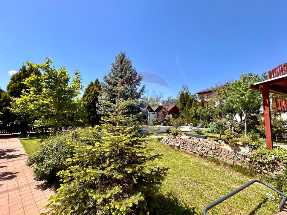 Casă / Vilă cu 16 camere de vânzare în zona Central