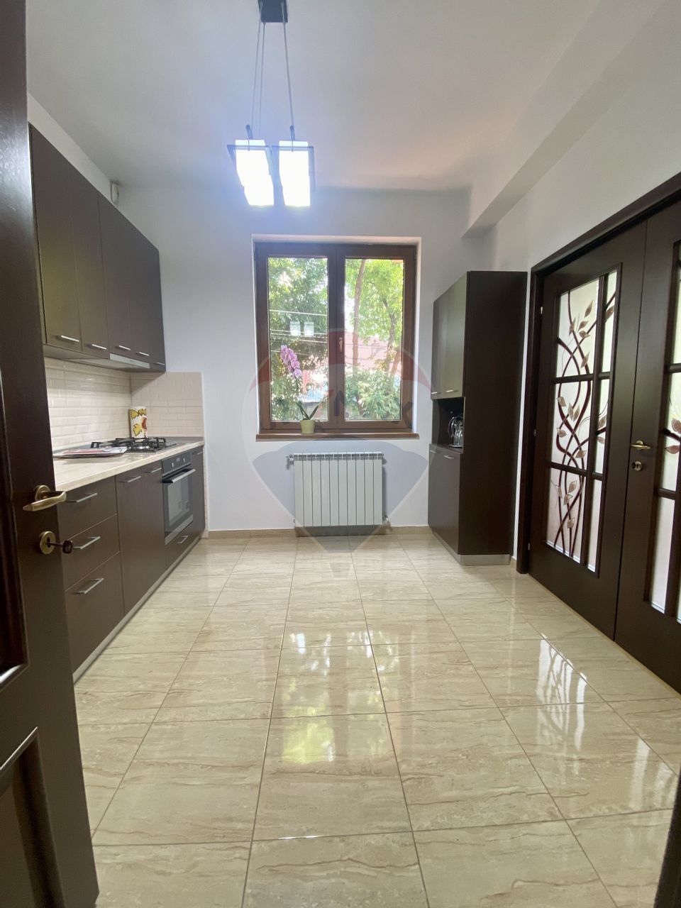 Casa / Vila cu 8 camere de închiriat în zona Aviatiei