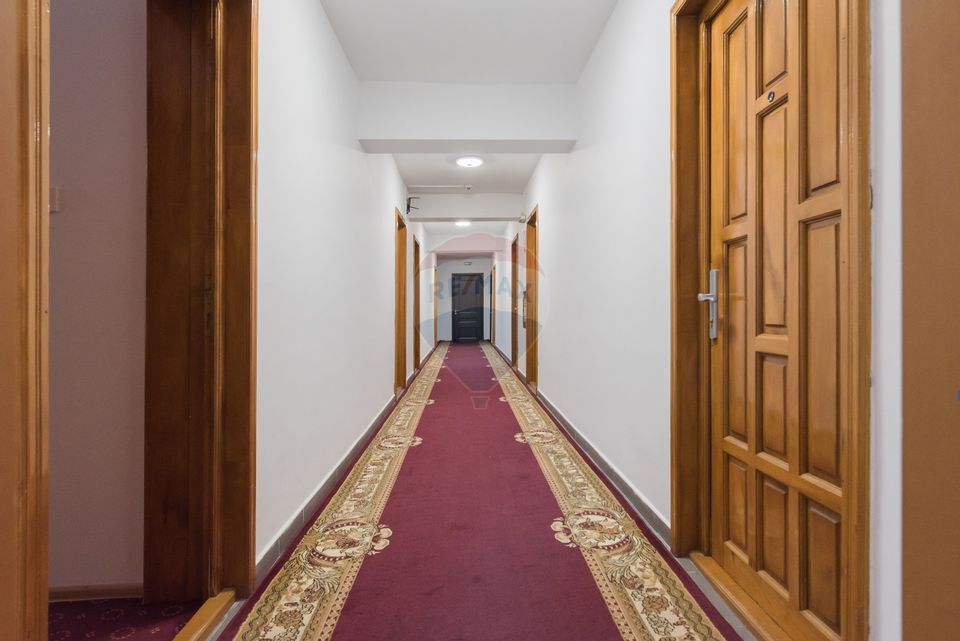 Hotel cu 23 unități de cazare, 2 săli de ședință, locație excelentă