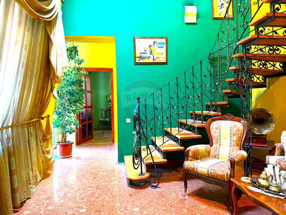 8 room House / Villa for sale, Central area