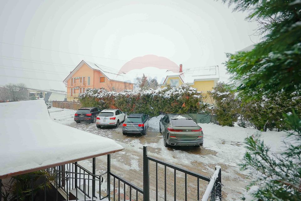 Casă de vânzare cu 4 camere în cartierul Beverly Hills, Sânmartin