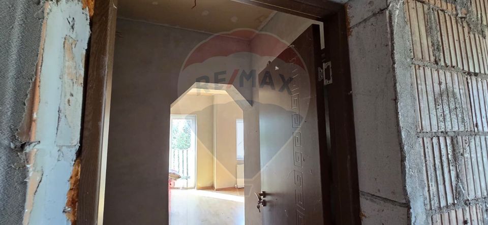 Casă la gri P+M cu anexă – oportunitate unică în Chișineu-Criș!