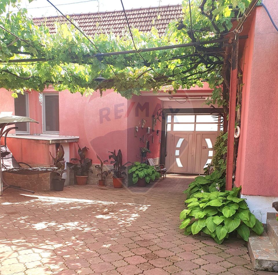 8 room House / Villa for sale