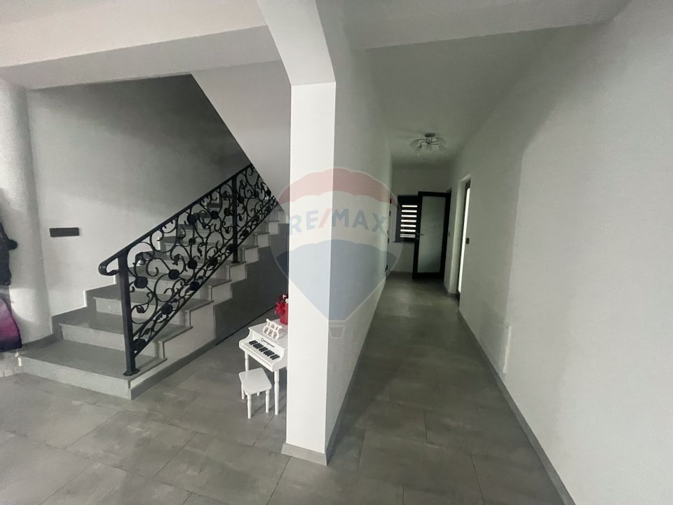 9 room House / Villa for sale, Sud area