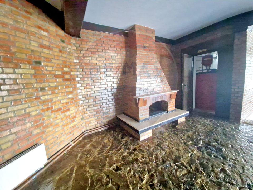 16 room Hotel / Pension for sale