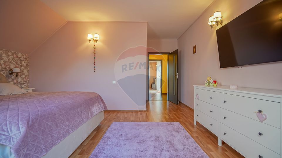 Elegant house, wine cellar, view of the mountains and peak. Postăvaru