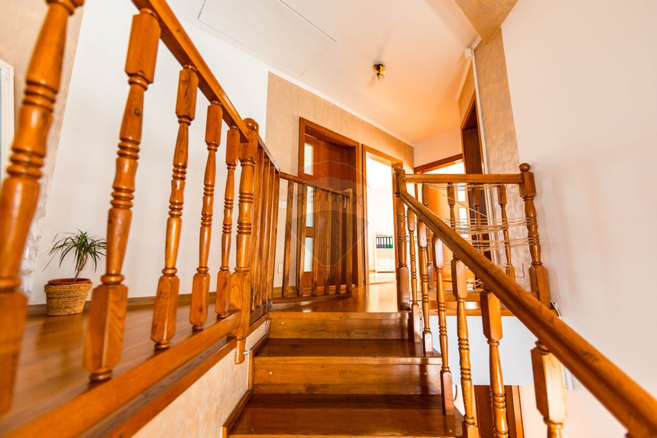 Casă elegantă, construită cu grijă, într-un cadru natural – Tărlungeni