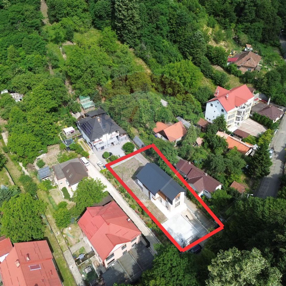 VILA NOUA DE VANZARE in zona Parcul Mare (Regina Maria)