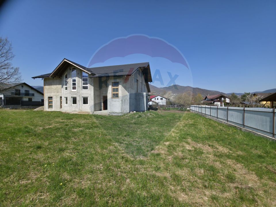 Teren intravilan + casă la roșu de vânzare – Vădurele, jud. Neamț