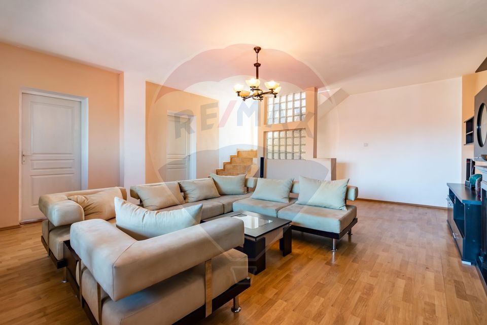 House / Villa with 7 rooms for sale in Giulesti area