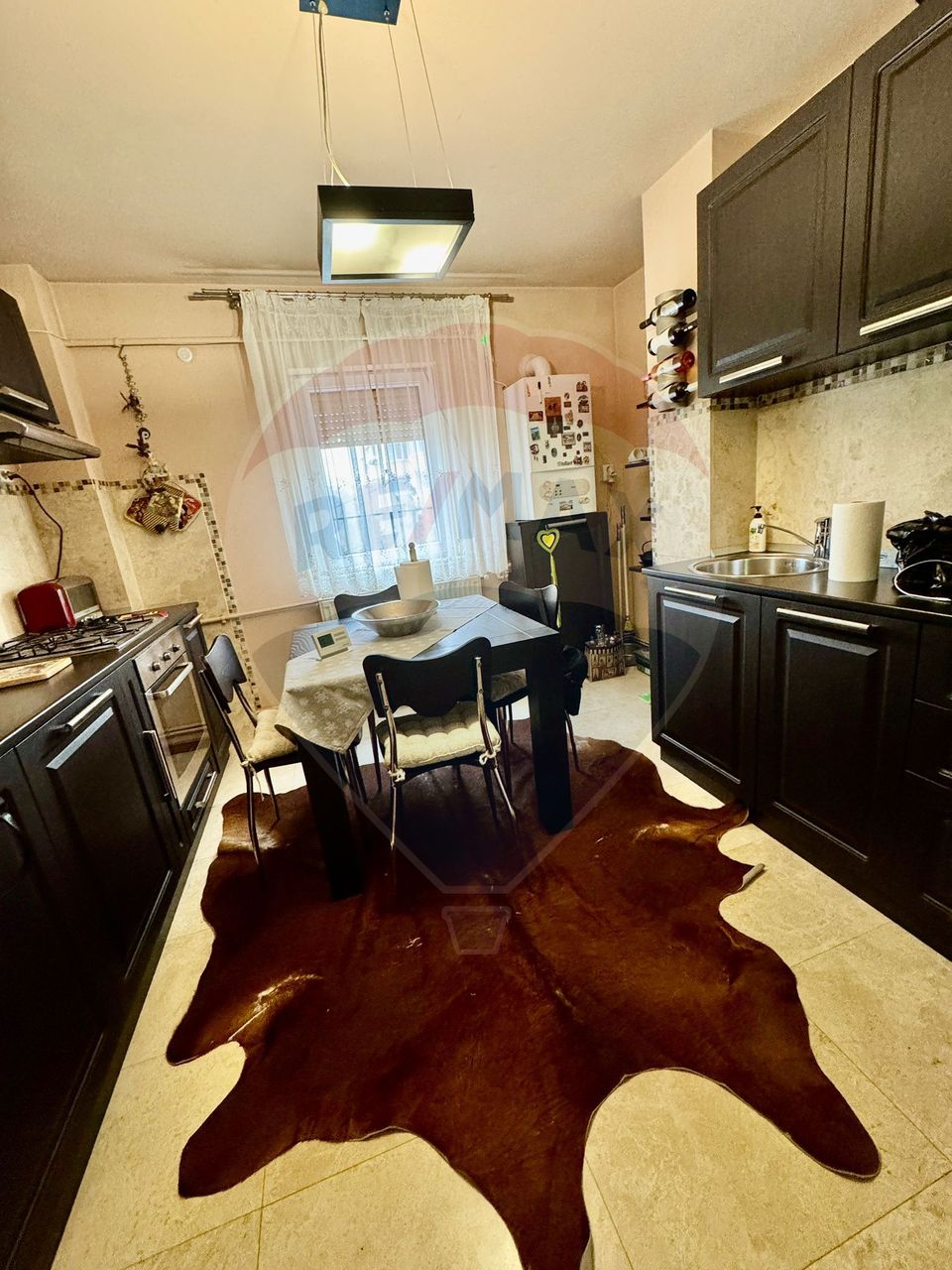 Apartament cu 3 camere de vânzare în zona Rovine