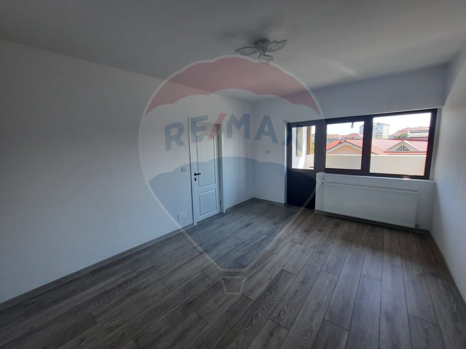 9 room Apartment for sale, Central area