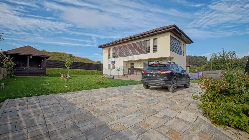 Casă individuală de vânzare în Hărman – modernă, spațioasă și complet