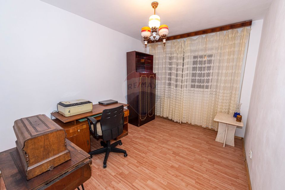 Apartament 4 camere, de vanzare, etaj 2, langa metrou Crangasi