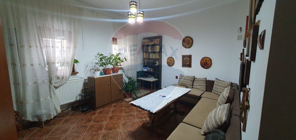 Casă / Vilă cu 3 camere de vânzare în zona Ultracentral