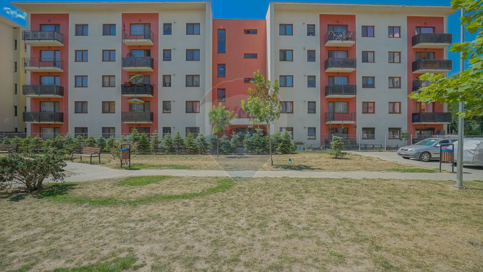 Apartament 2 camere cu parcare și grădină 30mp, zona Tractorul