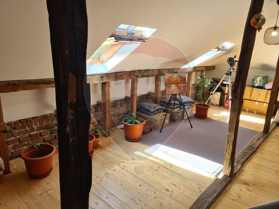 Vanzare casa  4 camere-microferma, cu panouri fotovoltaice