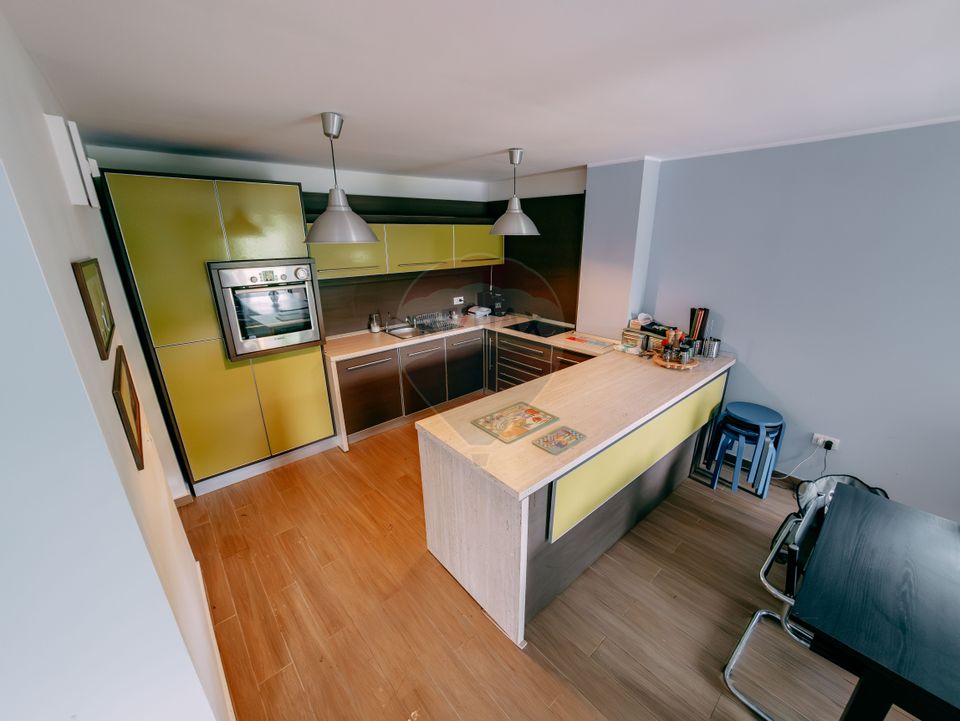 Vanzare casa de vacanta cu ponton privat la lac Tarnita