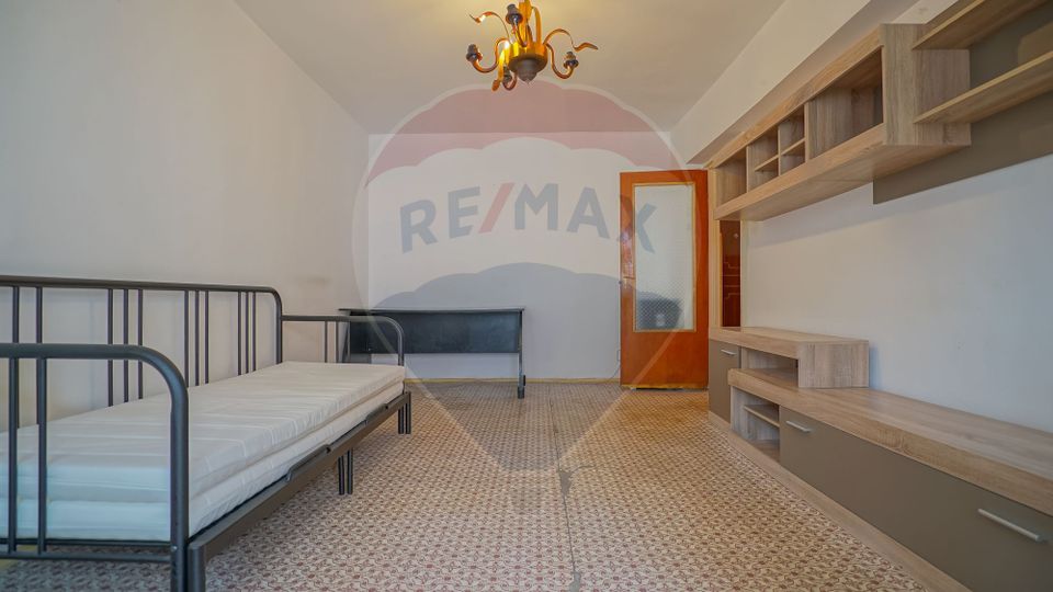 Apartament cu 4 camere de vânzare în zona Racadau