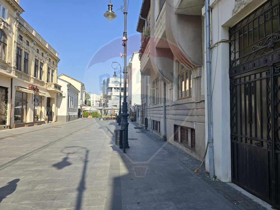 Apartament cu 3 camere de vânzare în zona Central