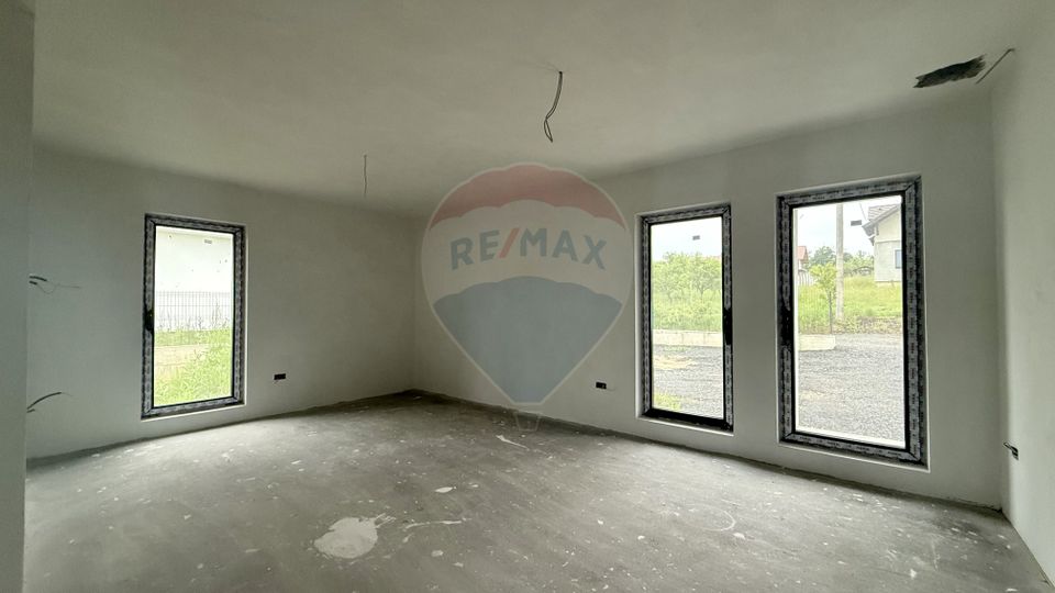 6 room House / Villa for sale, Est area