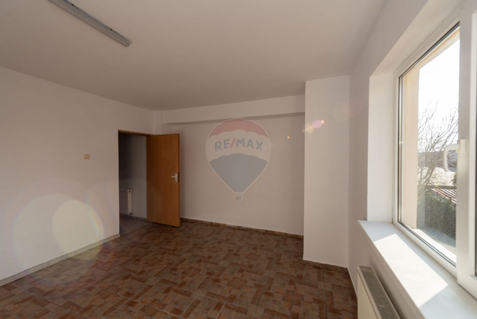 Villa with 10 rooms for rent, GF+GF+1+M, 284mpu, 220 sqm land