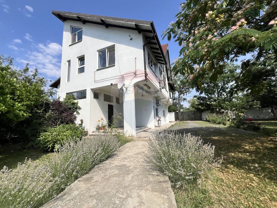 8 room House / Villa for sale