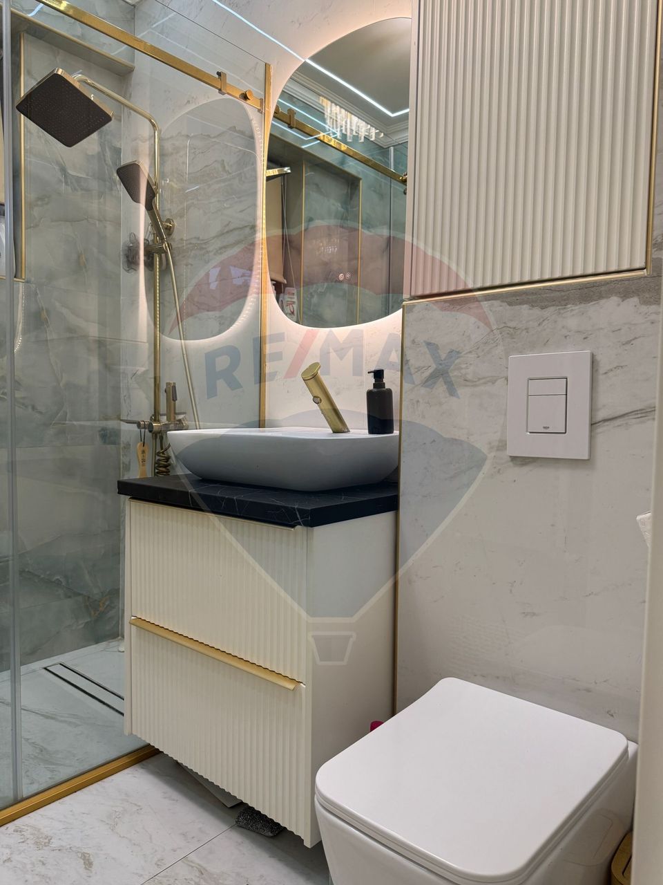 Apartament cu 3 camere de vânzare în zona Ultracentral