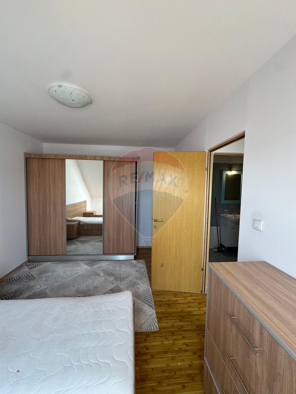 Apartament cu mansardă, 75 mp utili, 3 camere – Strada Muncel