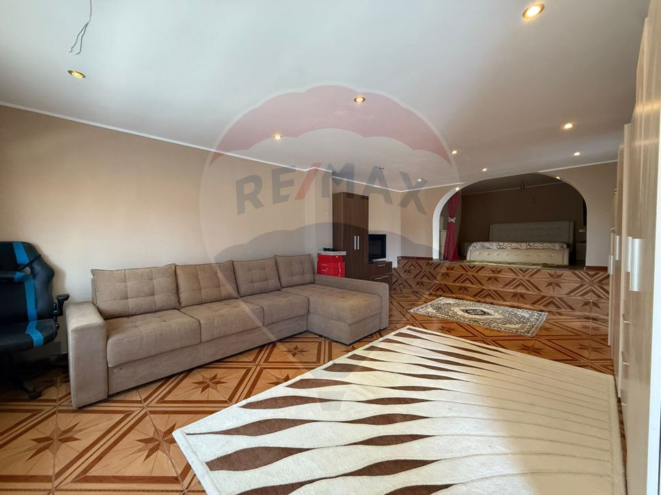 Casă  Vilă cu 4 camere de vânzare în zona Medeea  Constanta